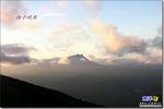 (风光类)东方西子.在鹦哥岭远眺晨曦中的五指山